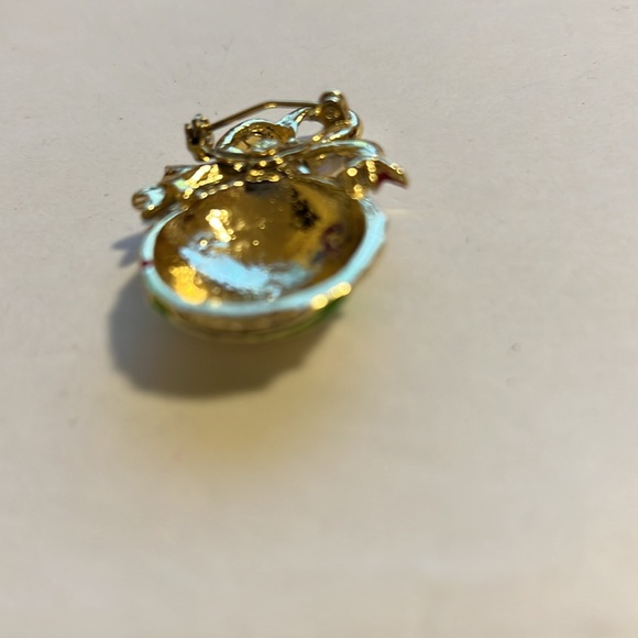 Brooch - Christmas tree ball - gold tone, green, red - (#0767) - Picture 3 of 3